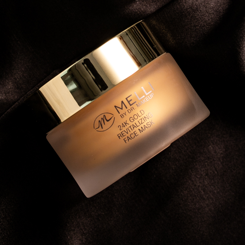 Vår firm lift ansiktsmask erbjuder en effektiv lösning för att lyfta och återfukta huden. Få en strålande och ungdomlig hy med vår produkt!